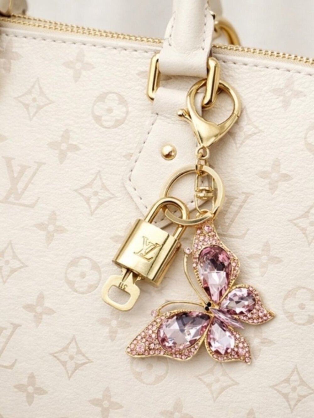 Louis Vuitton Authentic Gold Padlock 🔑 Key + Stylish Unbranded Butterfly Charm - Picture 1 of 8